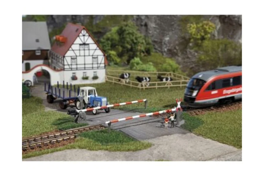 Beschrankter Bahnübergang