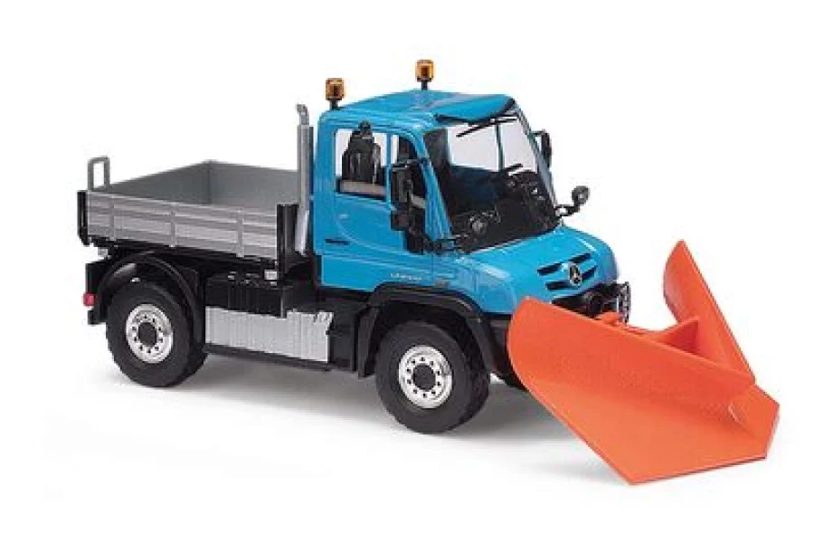 Unimog U 430 mit Spitzpflug
