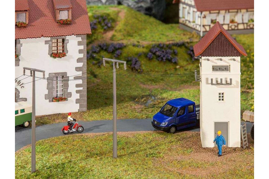 H0 Trafohäuschen mit Strommasten