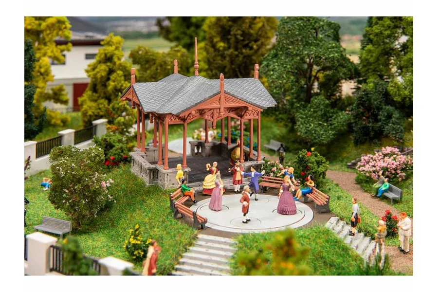 H0 bandstand with dancing figures
