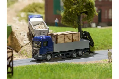 Faller 161597: H0 Car System LKW Scania R 13 HL Pritsche mit Holzkiste Herpa
