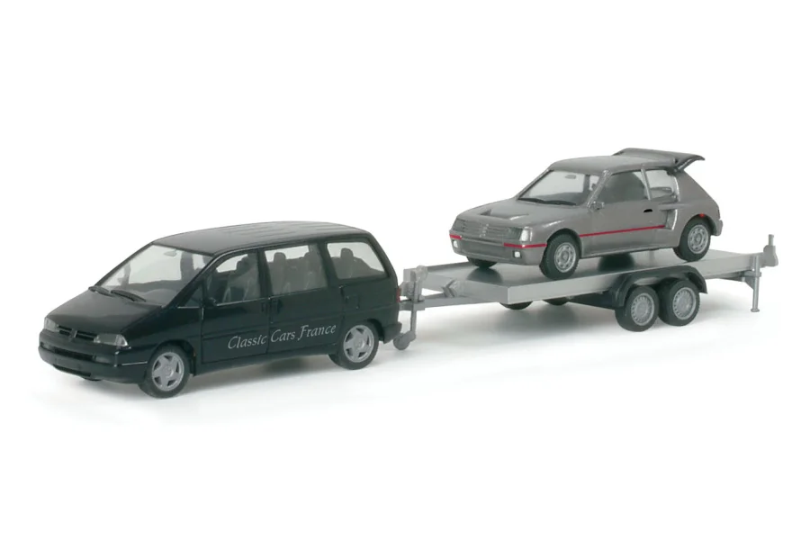 Peugeot 806 mit Anhänger