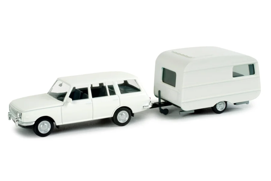Wartburg 353 Tourist mit Wohnwagen Qek Junior