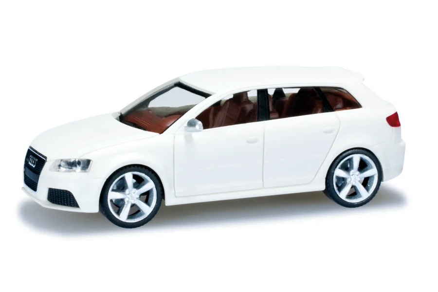 Audi RS3 Sportback, grauweiß