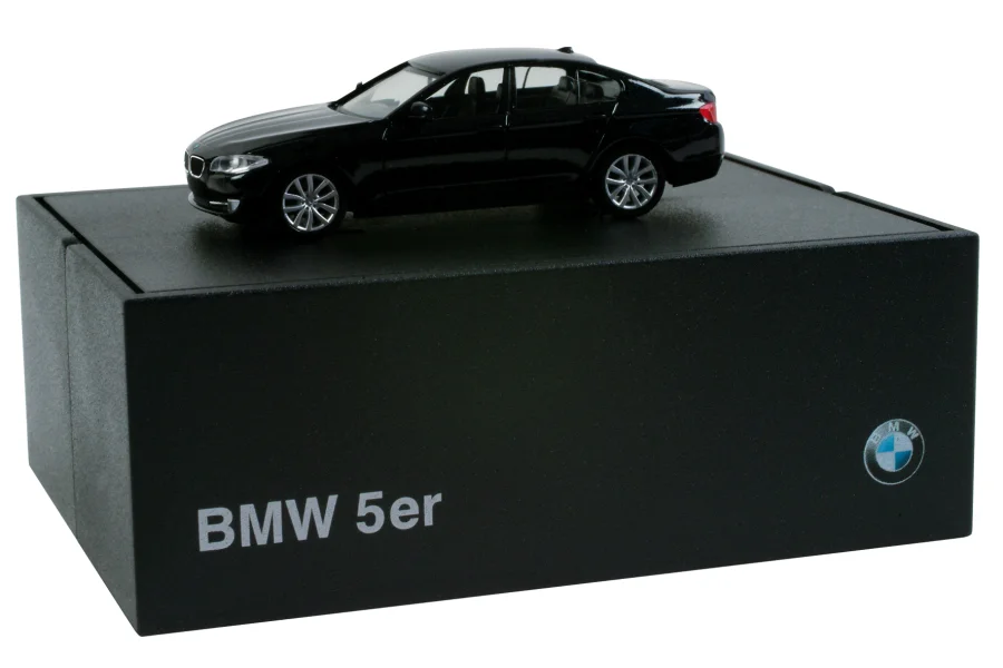 BMW 5er Limousine in Klappbox