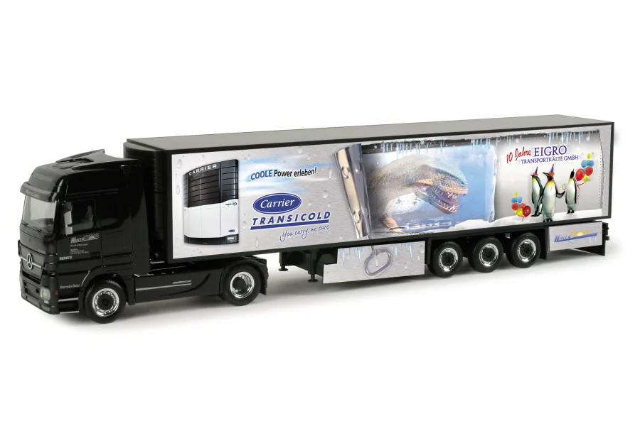 Mercedes-Benz Actros Black Edition Kühlkoffer-Sattelzug