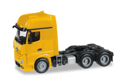 Herpa 305167-003: Mercedes-Benz Actros Gigaspace 6x4 Zugmaschine