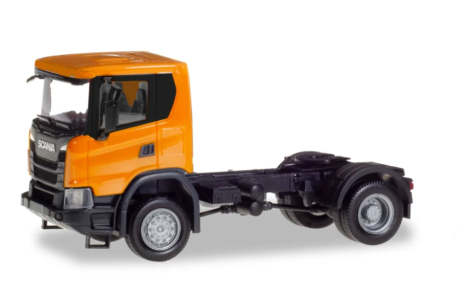 Trattore stradale 4x4, arancione