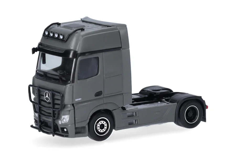 Mercedes-Benz Actros '18 L Gigaspace Zugmaschine 2achs mit Lampenbügel und Rammschutz, grau