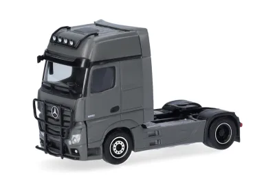 Herpa 311533-006: Mercedes-Benz Actros '18 L Gigaspace Zugmaschine 2achs mit Lampenbügel und Rammschutz, grau