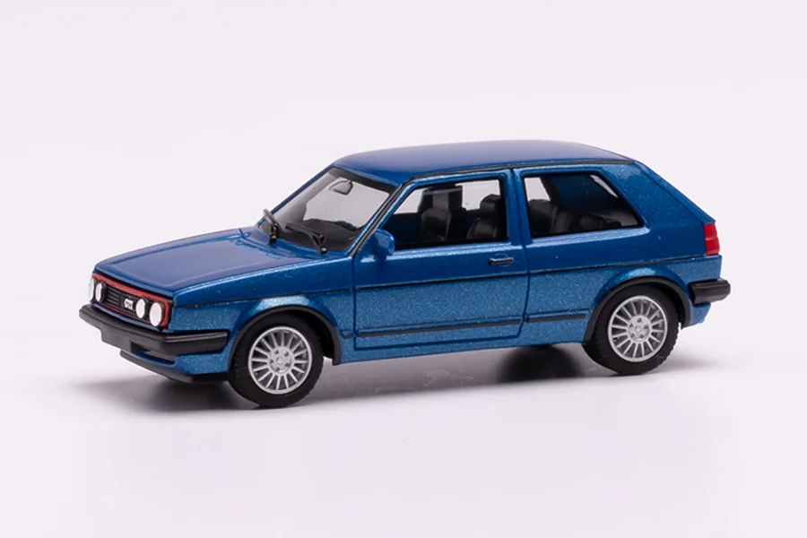 VW Golf II GTI mit Sportfelgen, blaumetallic