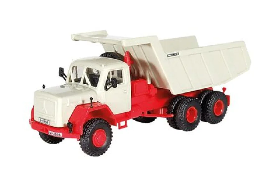 MAGIRUS mit Gesteinsmulde