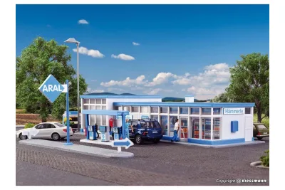 Kibri 38544: H0 Historische ARAL Tankstelle mit LED-Beleuchtung