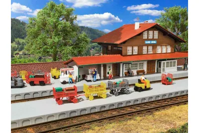 Kibri 38646: H0 Deko-Set Gepäckwagen