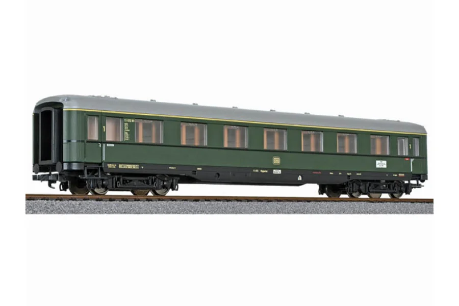 Személykocsi A4üe-38/58 típus 14 672 Wt
