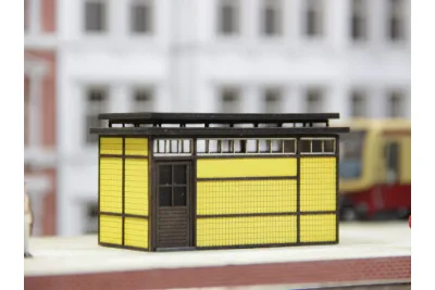 Modellbahn Union H0-B00364: H0 petit bâtiment de toilettes de quai, chemin de fer urbain de Berlin, jaune