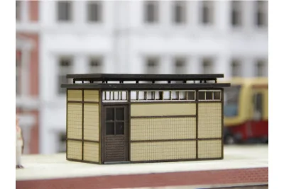 Modellbahn Union H0-B00365: H0 small platform toilet building, Berlin urban railway, yellow