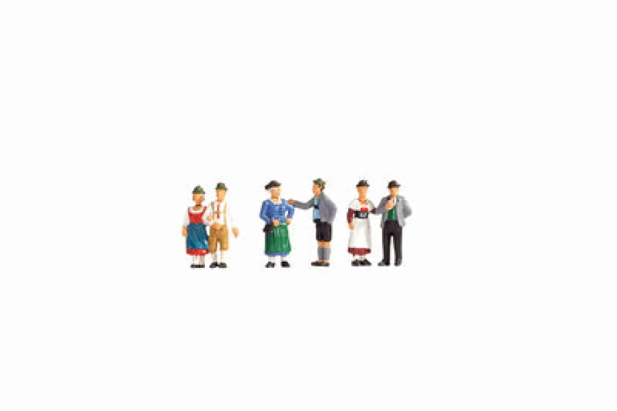 Personnes en costume traditionnel