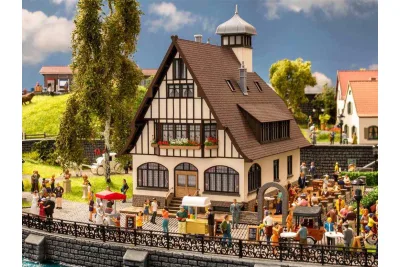 NOCH 66401: H0 Wirtshaus mit Biergarten