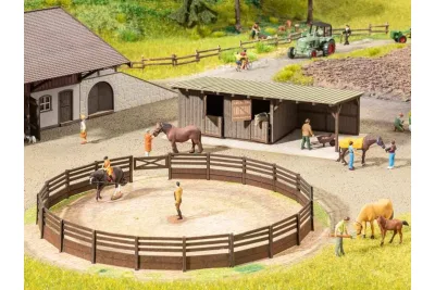 NOCH 66717: H0 Reitplatz mit Pferde-Boxen micro-motion