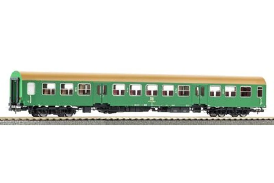 Halberstadt center-entry car 2nd class DR IV