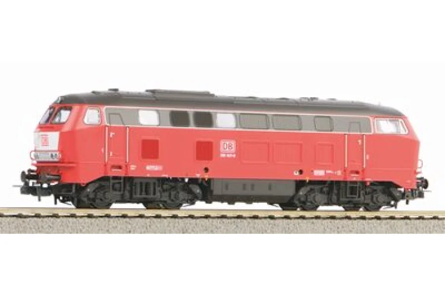 Locomotora diésel serie 216 con peto DB AG V