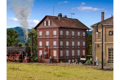 Vollmer 43805: Eisenbahner-Wohnhaus