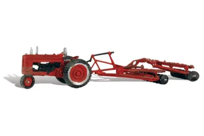 Woodland Scenics AS5564: H0 PKW Szene Traktor mit Scheibenegge